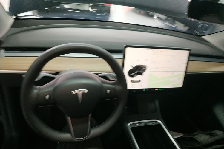 特斯拉 Model Y 2022款 长续航全轮驱动版中控内饰12