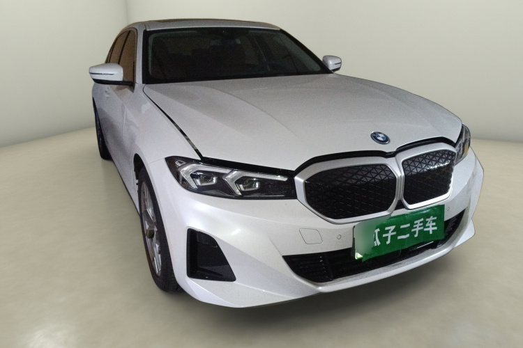 宝马i3 2025款 eDrive 35 L车身外观3