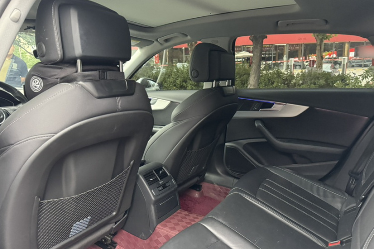 奥迪A4L 2020款 40 TFSI 豪华动感型中控内饰7003