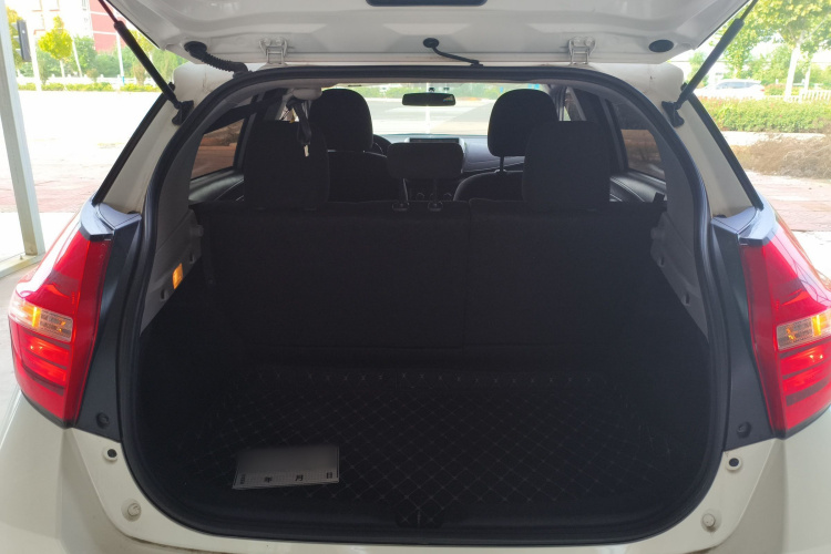 丰田 威驰FS 2017款 1.5L CVT锋驰版机舱底盘23