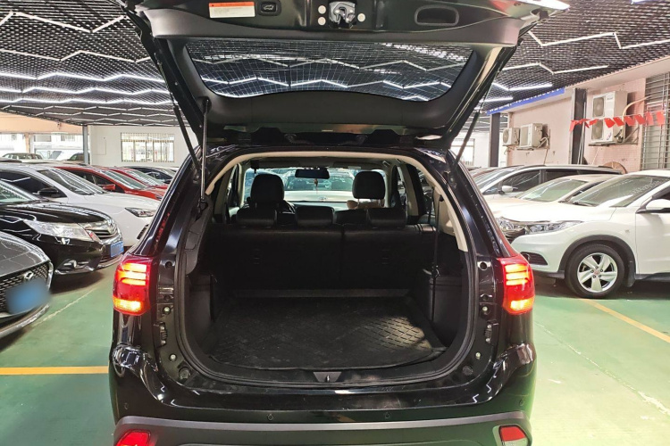 三菱 欧蓝德 2016款 2.4L 四驱豪华版 7座局部细节23