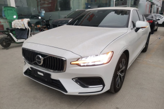 沃尔沃S60 2025款 B4 智逸豪华版