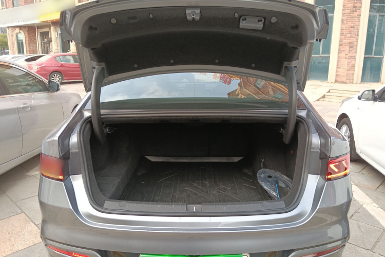 比亚迪 秦PLUS 2024款 荣耀版 DM-i 120KM领先型机舱底盘23