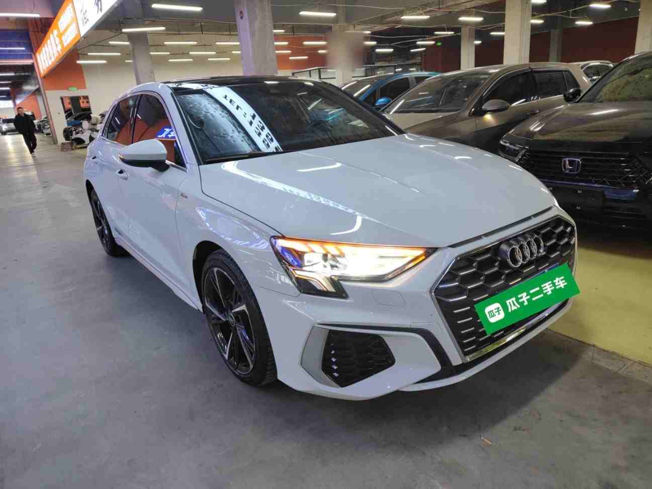 奥迪A3右前45度外观，运动套件加持