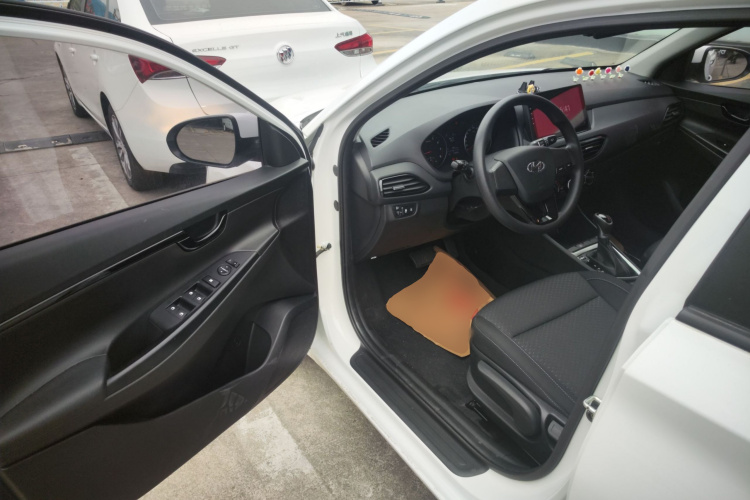 现代 悦动 2018款 1.6L 自动悦目版GL 国VI中控内饰20