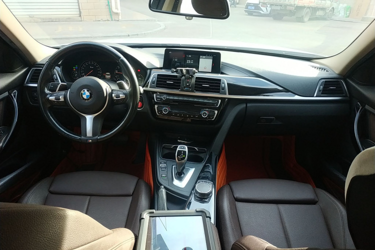 宝马3系 2019款 320Li M运动套装中控内饰12