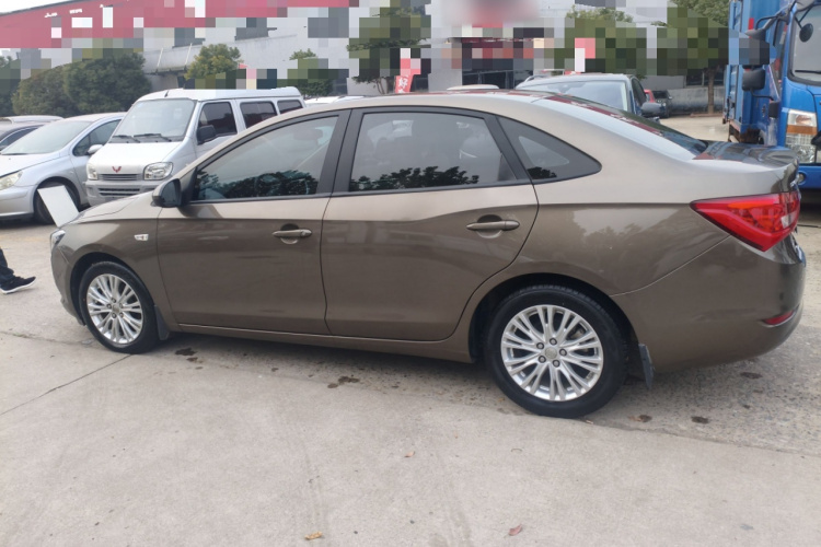 别克 英朗 2017款 15N 自动精英型车身外观4