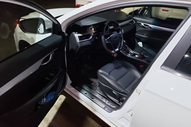 吉利汽车 帝豪 2018款 1.5L CVT向上互联版中控内饰7003