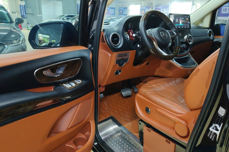 奔驰 威霆 2018款 2.0T 精英版 7座 国V中控内饰7002