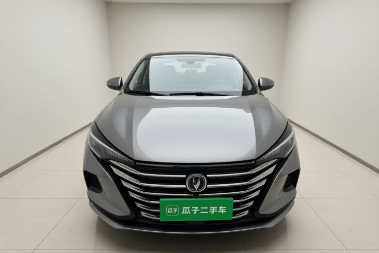 长安 逸动 2020款 PLUS 1.6L GDI 自动豪华型车身外观2