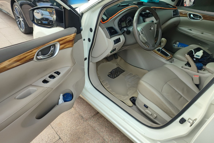 日产 轩逸 2014款 1.6XV CVT尊享版中控内饰20