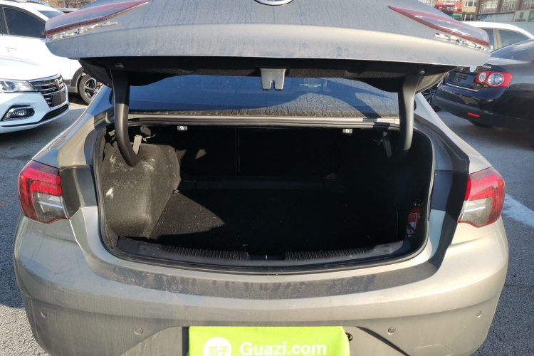 别克 君威 2017款 20T 精英型机舱底盘23