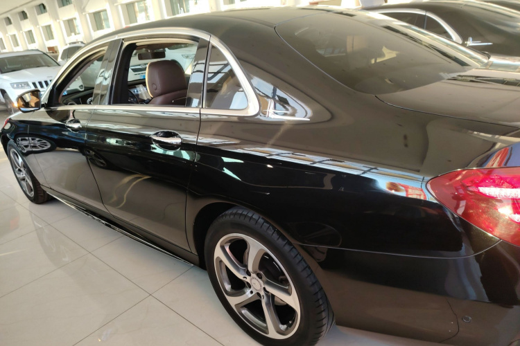 奔驰E级 2017款 E 200 L 4MATIC车身外观4