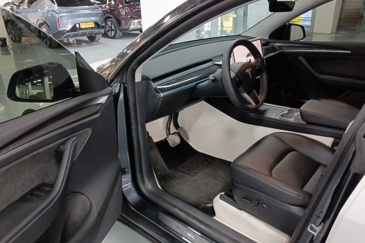 特斯拉 Model Y 2024款 后轮驱动版中控内饰7003