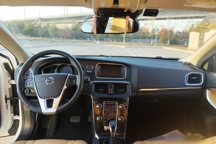 沃尔沃V40 2017款 T3 智逸版中控内饰7002