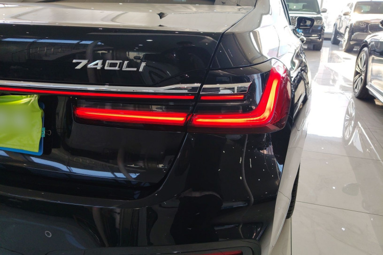 宝马7系 2019款 改款 730Li M运动套装车身外观9