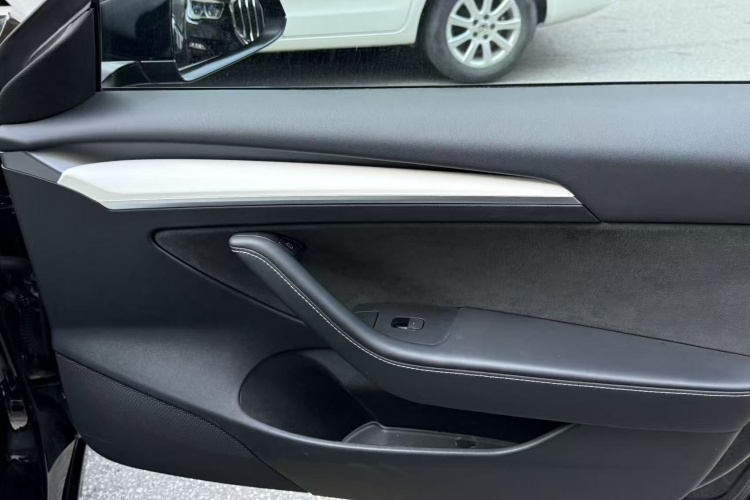 特斯拉 Model 3 2022款 后轮驱动版中控内饰7009