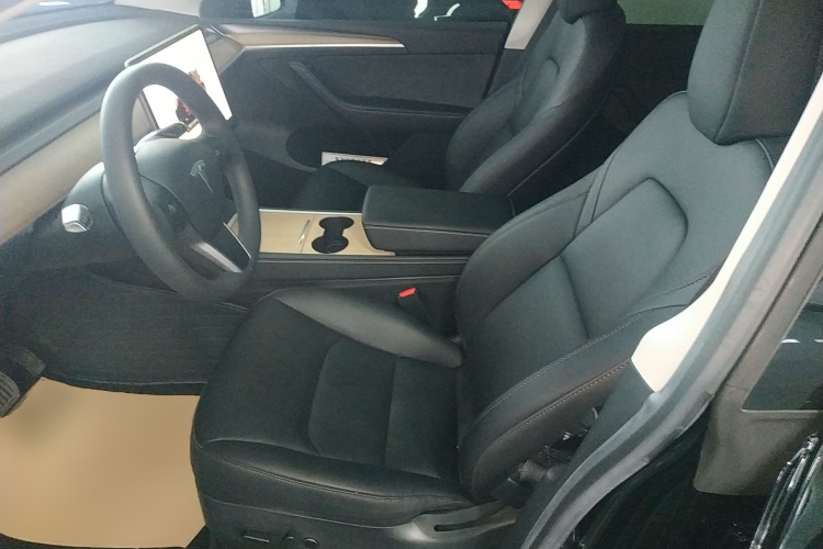 特斯拉 Model Y 2022款 后轮驱动版中控内饰19