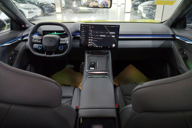 小鹏P7 2025款 702 长续航 Ultra中控内饰12