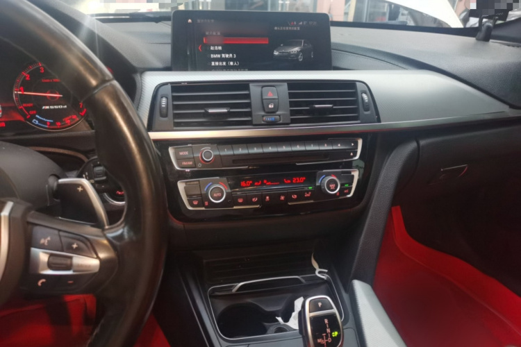 宝马3系 2019款 320i M运动曜夜版局部细节16
