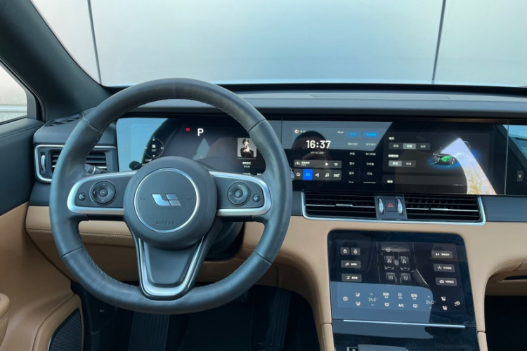 理想汽车 理想ONE 2020款 增程6座版中控内饰7002