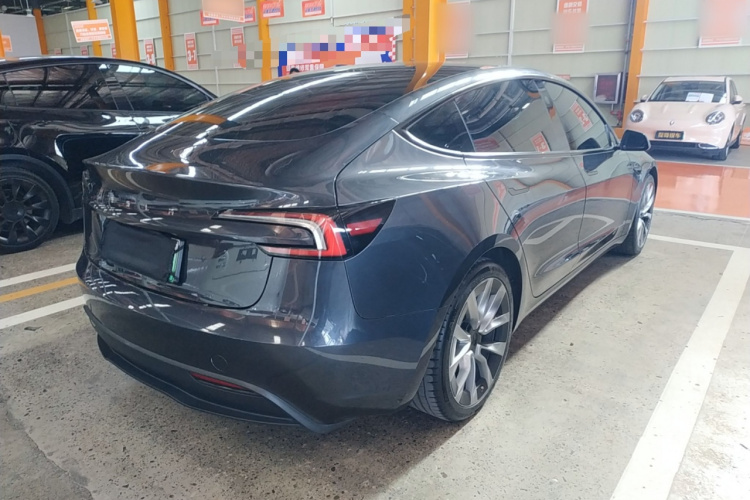 特斯拉 Model 3 2023款 长续航全轮驱动版车身外观7