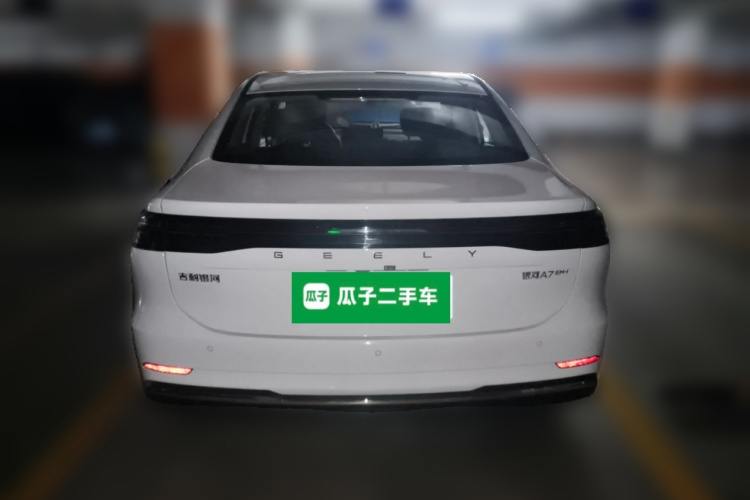 吉利银河 银河A7 2025款 EM-i 70km 豪享版车身外观6