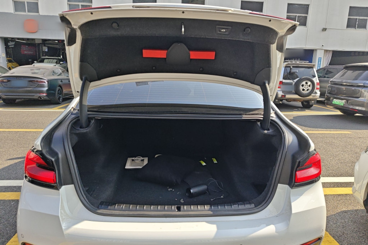 宝马5系 2022款 改款 525Li M运动套装机舱底盘23