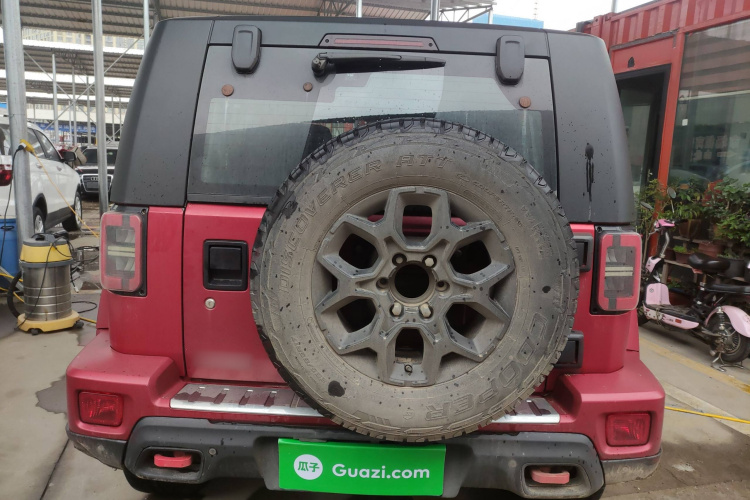 北京BJ40 2021款 2.3T 自动四驱刀锋英雄版至尊型车身外观6