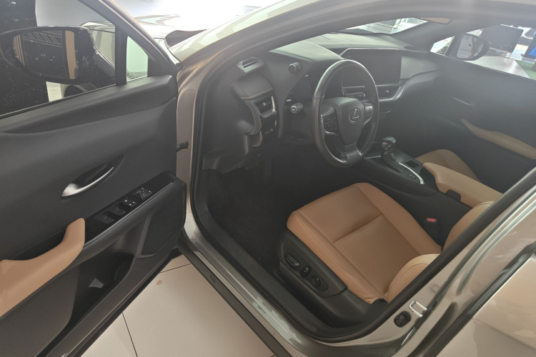 雷克萨斯UX 2022款 260h 探·趣版中控内饰7003