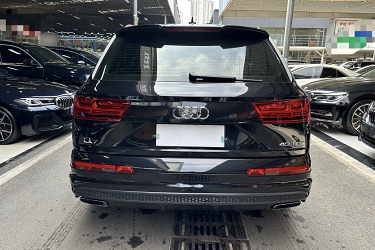 奥迪Q7 2018款 40 TFSI S line运动型车身外观6004