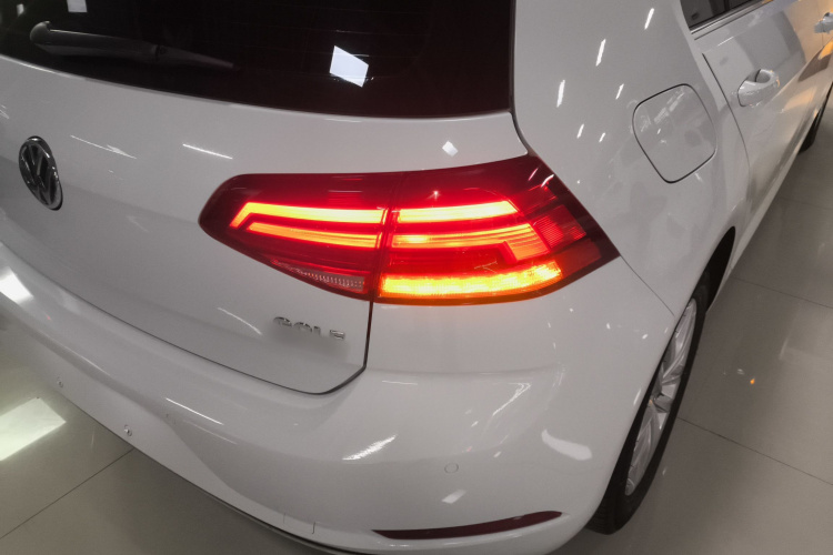 大众 高尔夫 2018款 230TSI 手动舒适型车身外观9