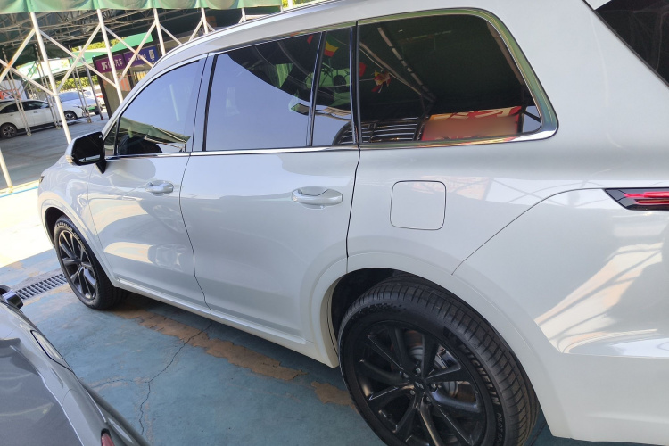 理想汽车 理想ONE 2021款 增程6座版车身外观4