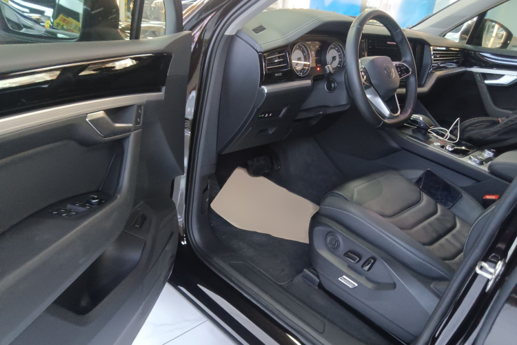 大众 途锐 2021款 2.0TSI 领航特别版中控内饰7003