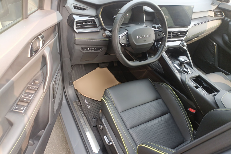 领克06 2023款 Remix 1.5T 劲Halo中控内饰20