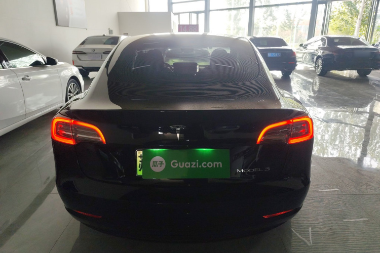 特斯拉 Model 3 2022款 后轮驱动版车身外观6