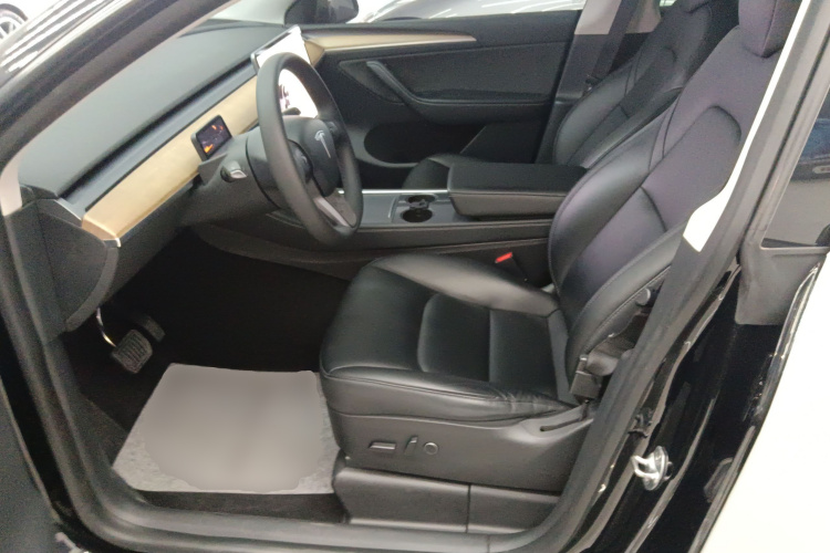 特斯拉 Model Y 2021款 标准续航后驱版中控内饰19