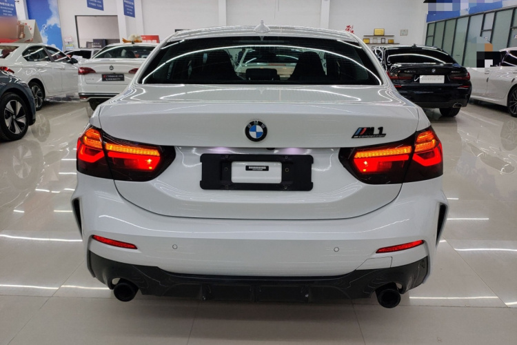 宝马1系 2022款 125i M运动曜夜版车身外观6