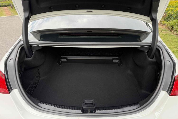 奔驰C级 2023款 改款 C 260 L 运动版中控内饰7007