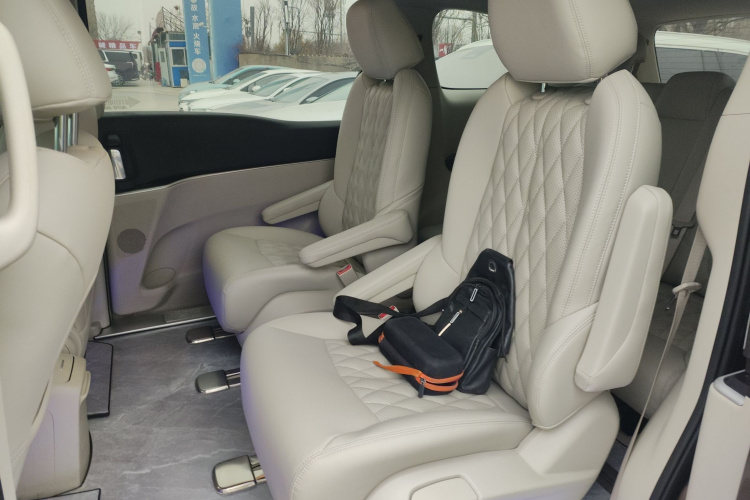 别克GL8 2022款 陆上公务舱 652T 舒适型中控内饰7004