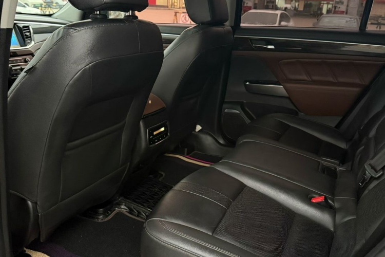 广汽传祺 传祺GS8 2017款  320T 两驱豪华版（七座）中控内饰21