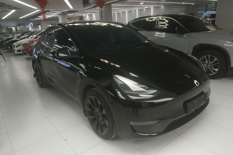 特斯拉 Model Y 2022款 改款 长续航全轮驱动版车身外观3