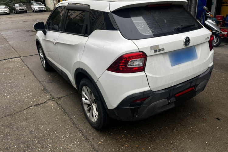 中华V3 2016款 1.5L 自动舒适型车身外观6003