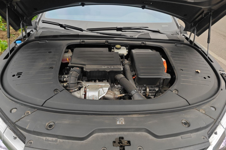 比亚迪 汉 2022款 DM-i 121KM 尊享型机舱底盘24