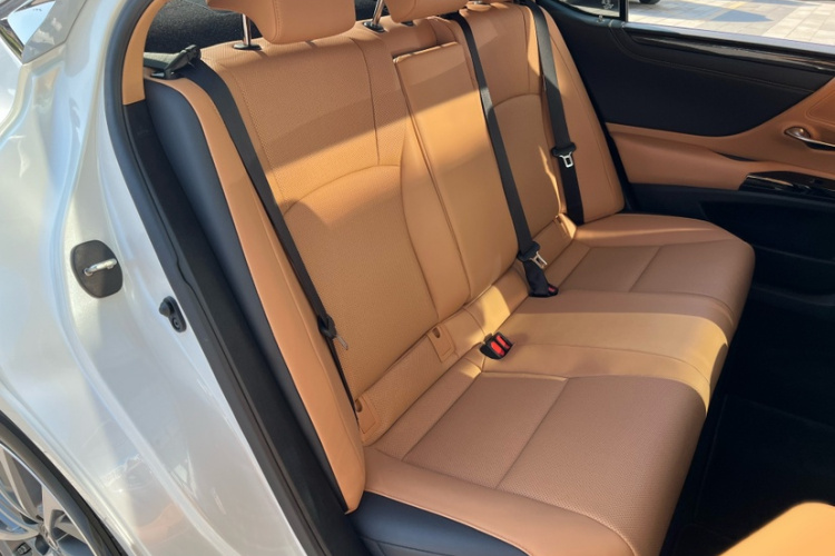 雷克萨斯ES 2022款 200 卓越版中控内饰7003