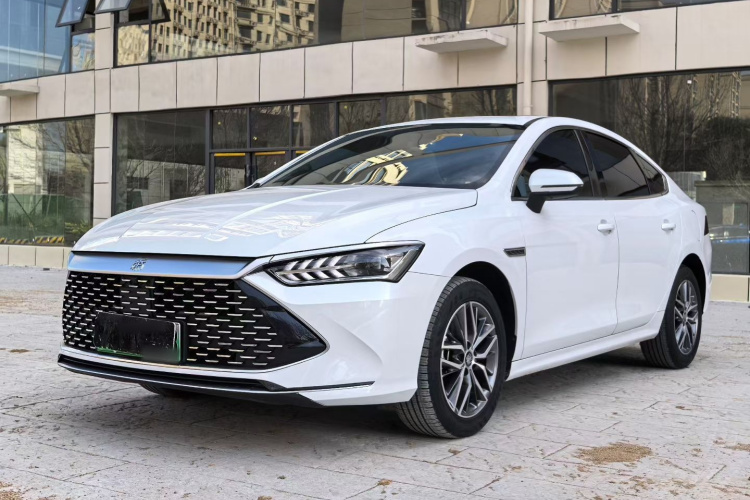 比亚迪 秦PLUS 2023款 冠军版 DM-i 120KM领先型车身外观1