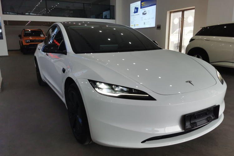 特斯拉 Model 3 2023款 后轮驱动版车身外观3