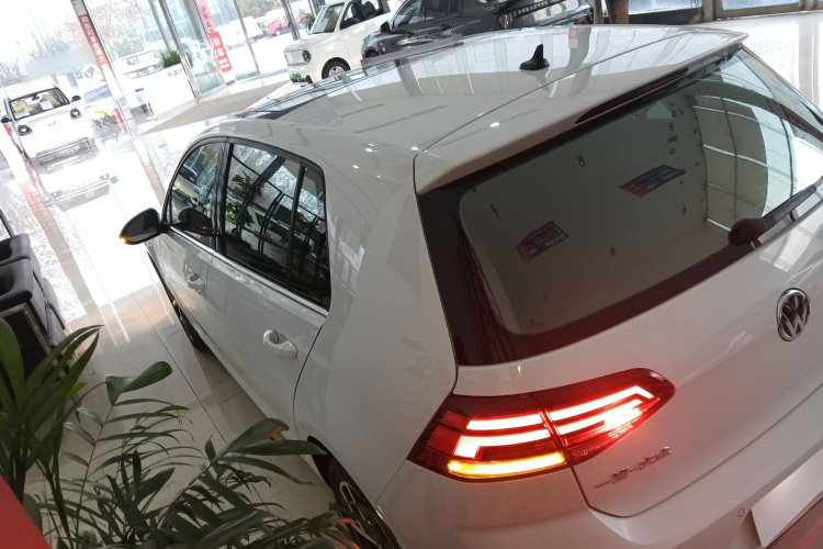 大众 高尔夫 2020款 200TSI DSG舒适进取版车身外观4