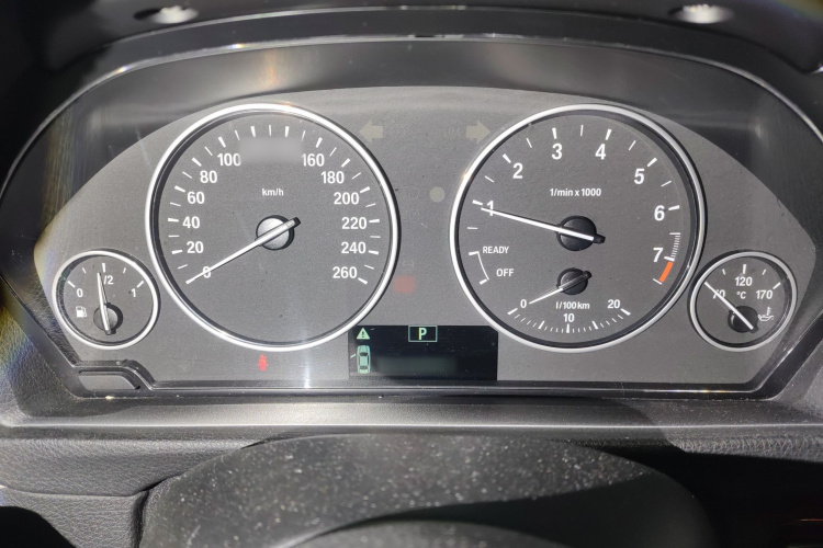 宝马3系 2016款 316i 时尚型局部细节14