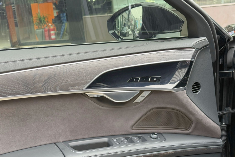 奥迪A8 2024款 A8L 50 TFSI quattro 臻选型局部细节16